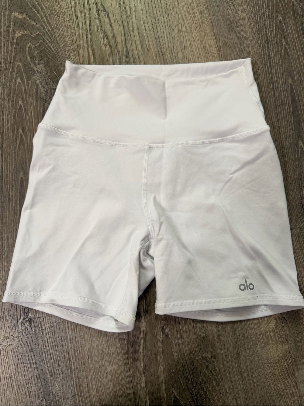 Alo Yoga 5” Airbrush High-Waist Biker Shorts White Size S